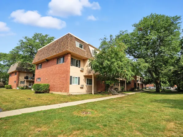 2502 Algonquin Rd APT 2, Rolling Meadows, IL 60008
