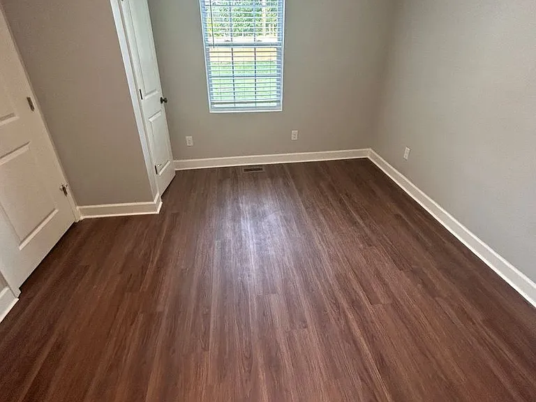325 N Dean St — Photo 18