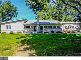 1 Manor Dr, Ewing, NJ 08628