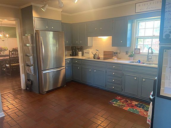 4th image of 1418 Standish Pl