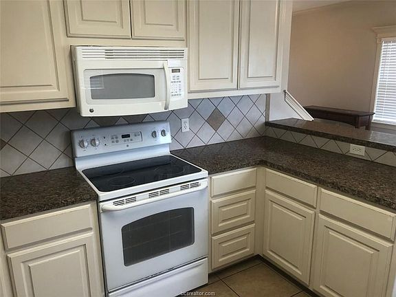 5th image of 2715 Horse Haven Ln
