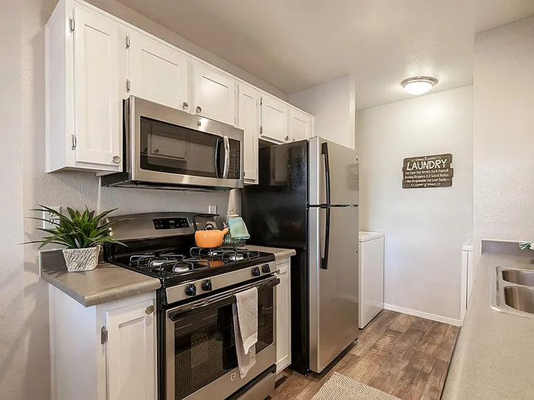 VERONA APARTMENT HOMES — Photo 4