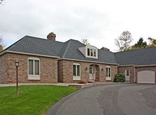 60 Chalet Cir, Rochester, NY 14618