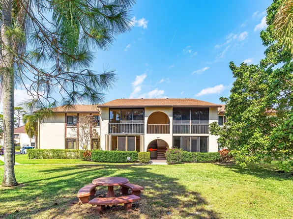 314 Knotty Pine Circle #C-1, Greenacres, FL 33463