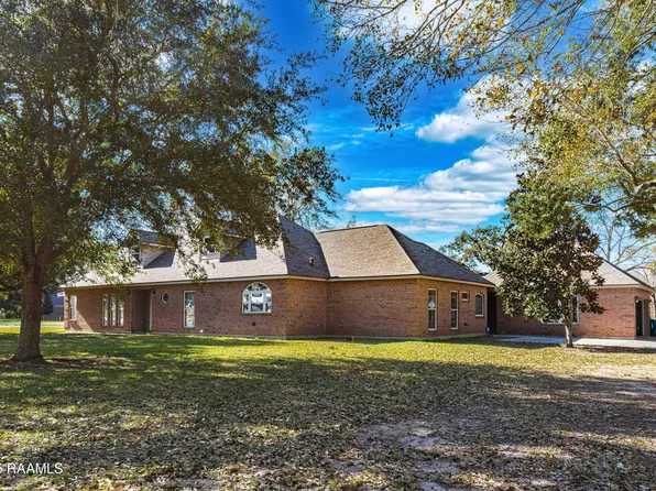 1222 Anse Broussard Hwy, Breaux Bridge, LA 70517