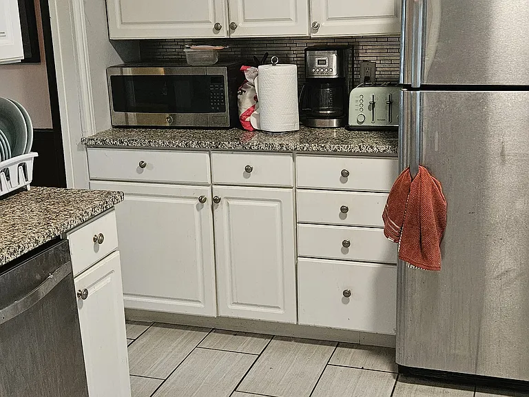 612 W 32nd St — Photo 35
