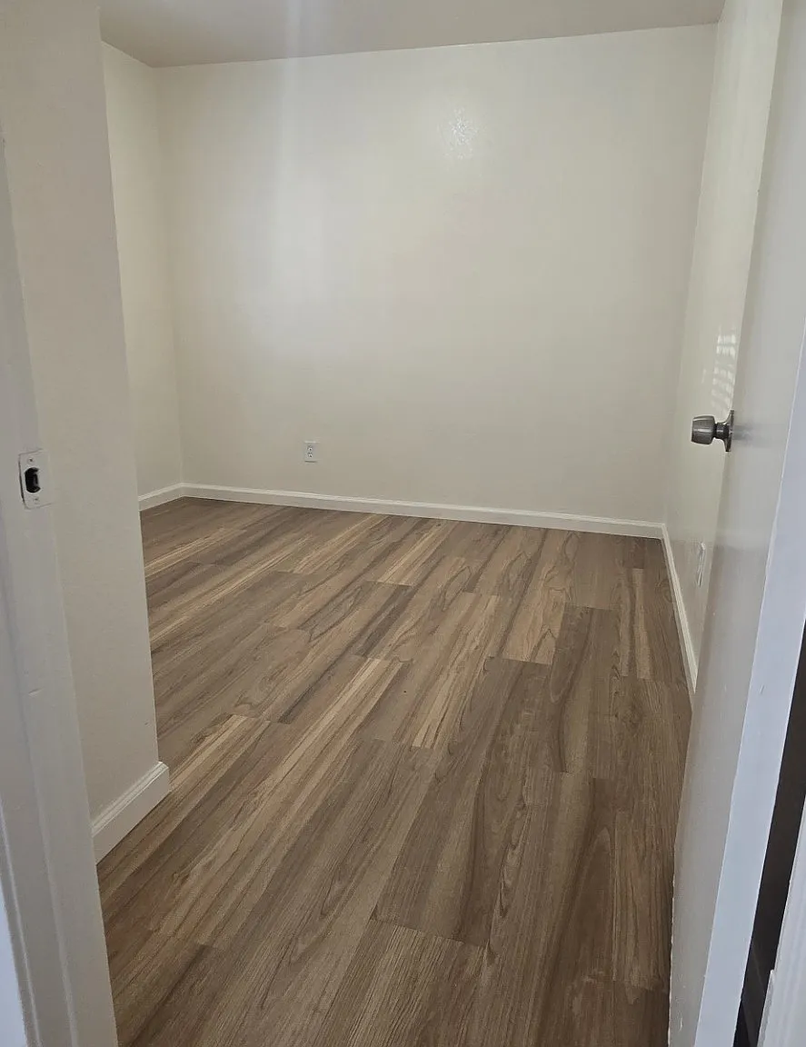 3 bed, 810 sqft, $2,995 — Photo 3