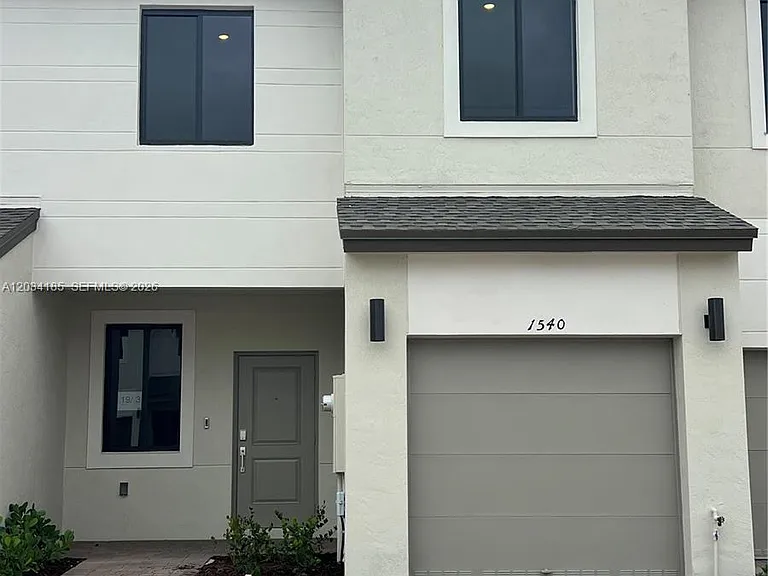 1540 NW 1st Ave — Photo 2