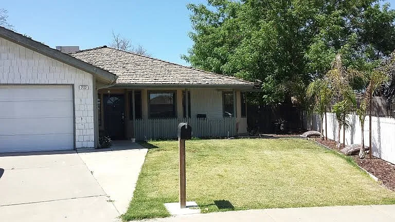 2132 Ashwood Ct photo 1