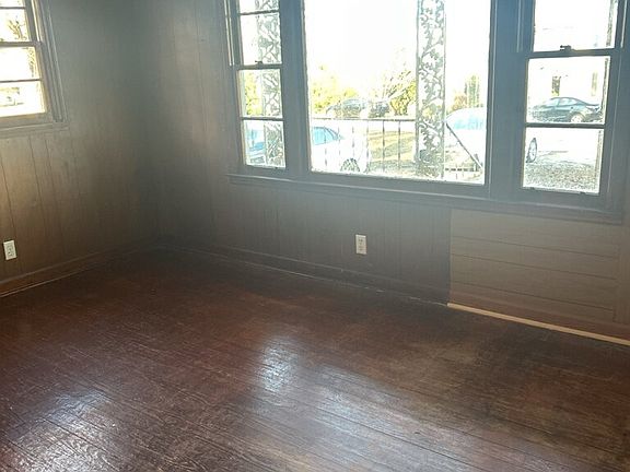3rd image of 105 Church St