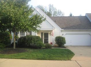 604 Windsor Ln, Sagamore Hills, OH 44067