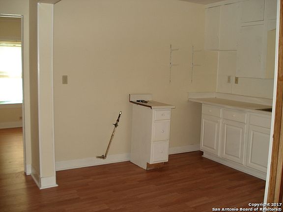 5th image of 215 Isabel St