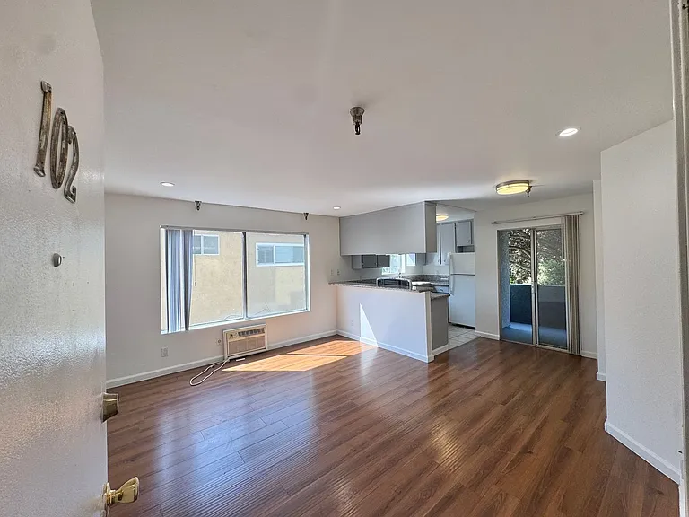 3746 Mentone Ave — Photo 1