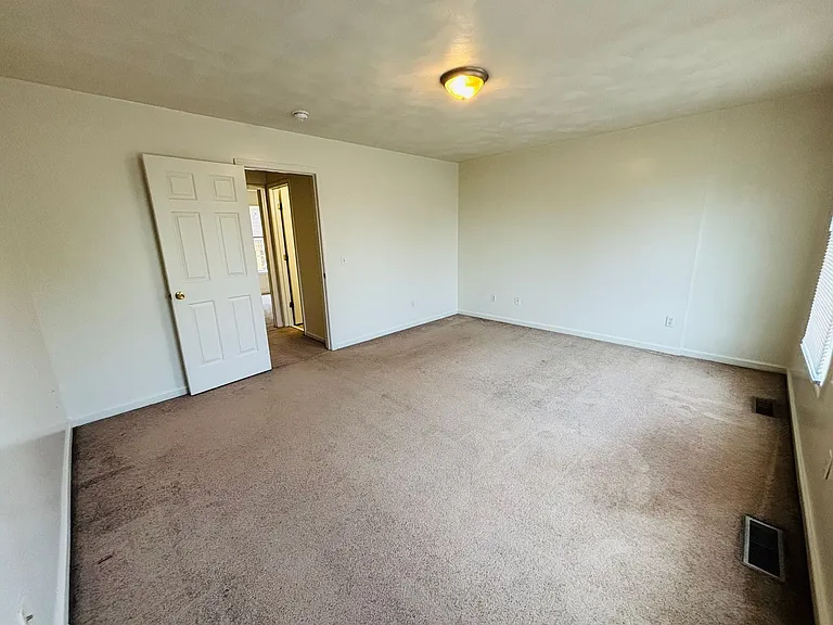 715 E Main St — Photo 13