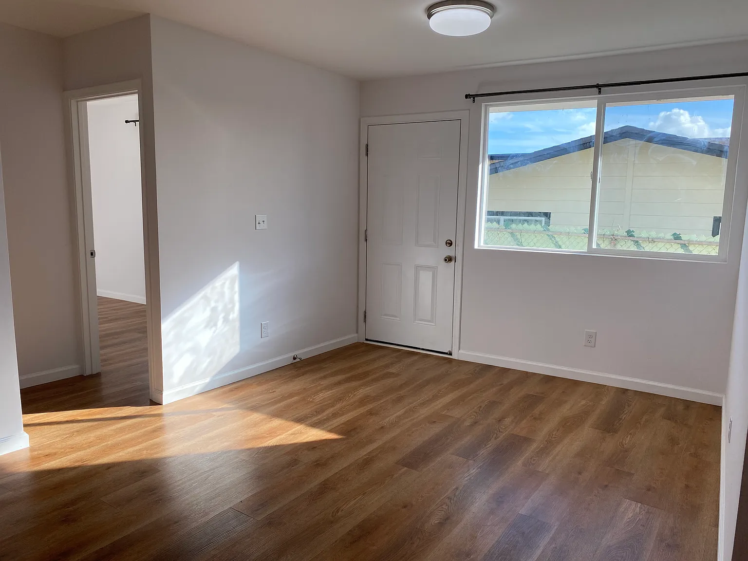 2 bed, 553 sqft, $2,400 — Photo 3