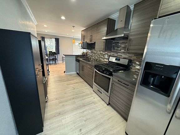 4th image of 4812 Daisy St