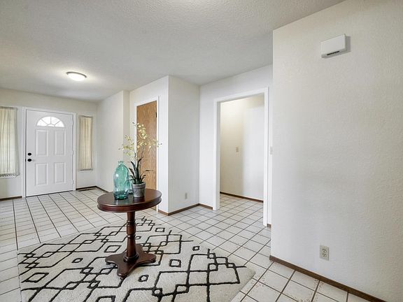4th image of 1253 Harriet Ave
