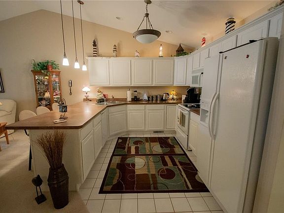 5th image of 610 Hidden Harbor Dr Unit 23