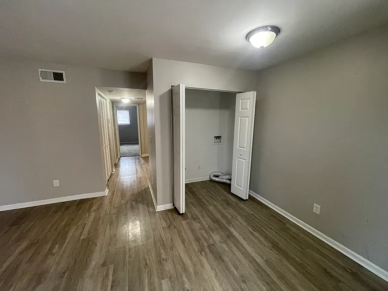 University Crossings Apartments — Photo 12