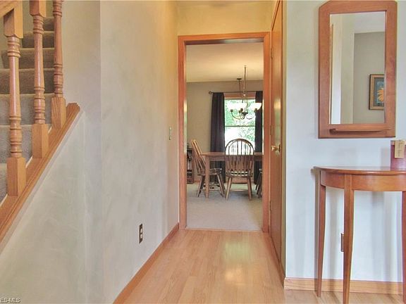 2nd image of 979 Meadowlark Ln