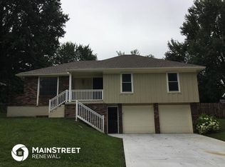 2916 SW Moore St, Blue Springs, MO 64015