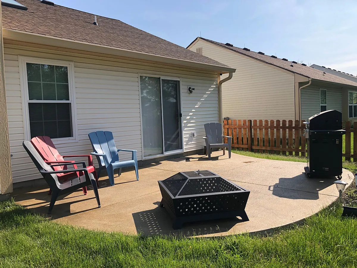 Building Photo - 541 E Pine Ridge Dr