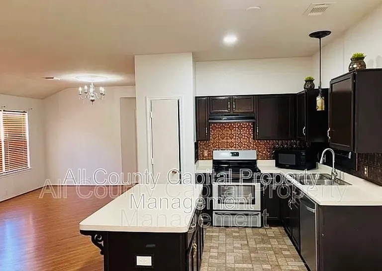 15004 Antique Finish Dr #15004 — Photo 4