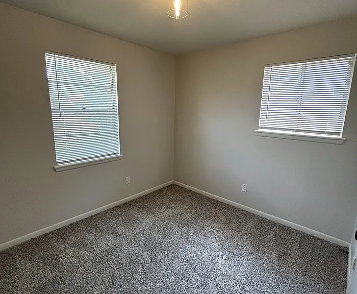 101 S Dallas Ave — Photo 12