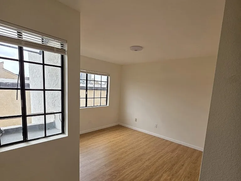 234 W Fairview Ave #208 — Photo 8