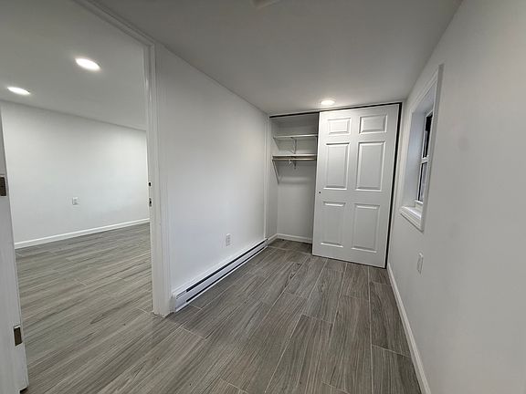 4th image of 1582 Yates Ave #B