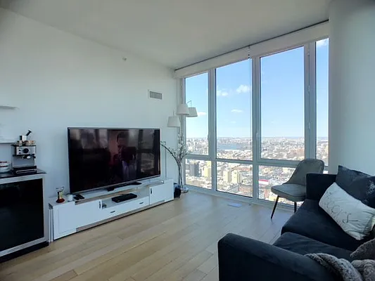 Rented by Compass | media 10