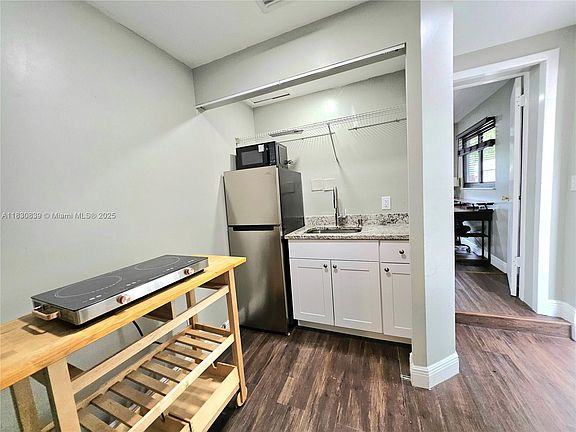 4th image of 1728 NE 17th Ter #0