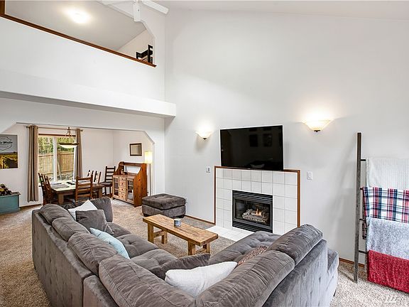 5th image of 8617 Christa Dr NE