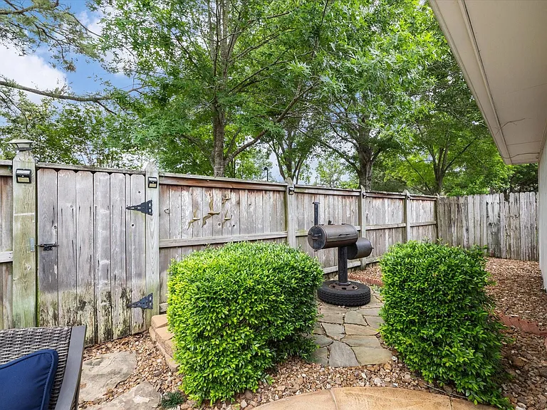403 Airybrook Ln — Photo 32