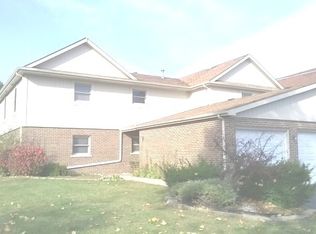 74 Terry Dr APT C, Roselle, IL 60172