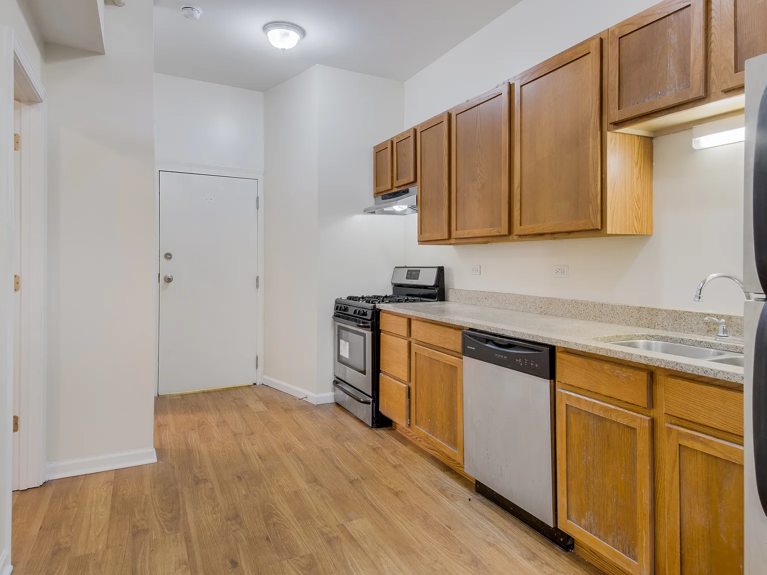 3 bed, 2000 sqft, $1,800 — Photo 4