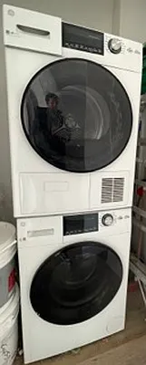 Rented by New Amsterdam Realty Group | media 33