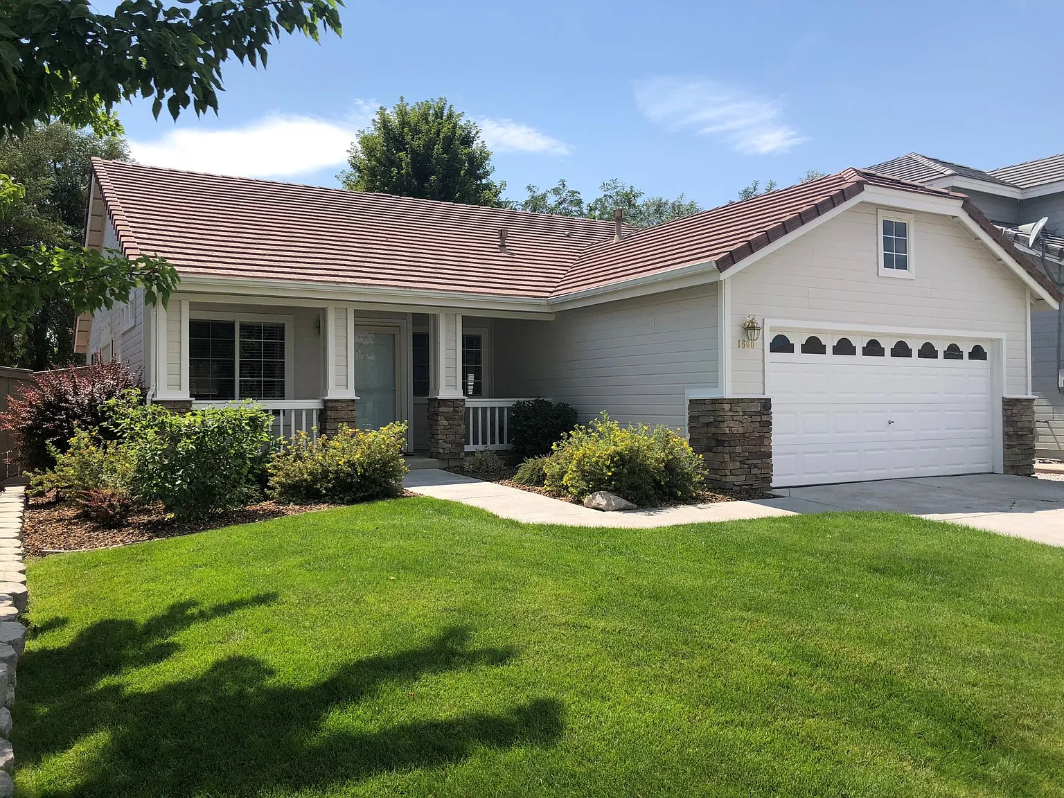 1660 Westmont Ln photo 1