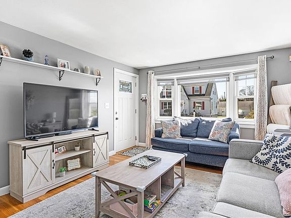 5th image of 206 Vincent Ave