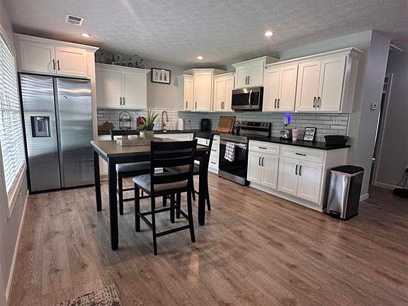 5th image of 205 Hideaway Ln
