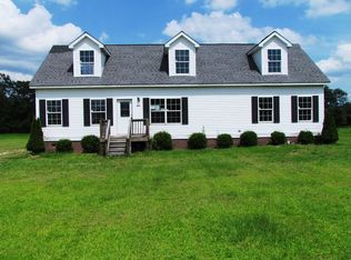 400 Nine Mile Rd, Maple Hill, NC 28454