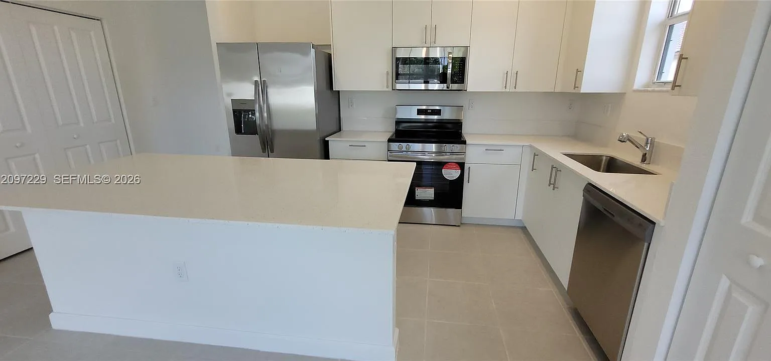 2355 SE 24th Ct — Photo 3