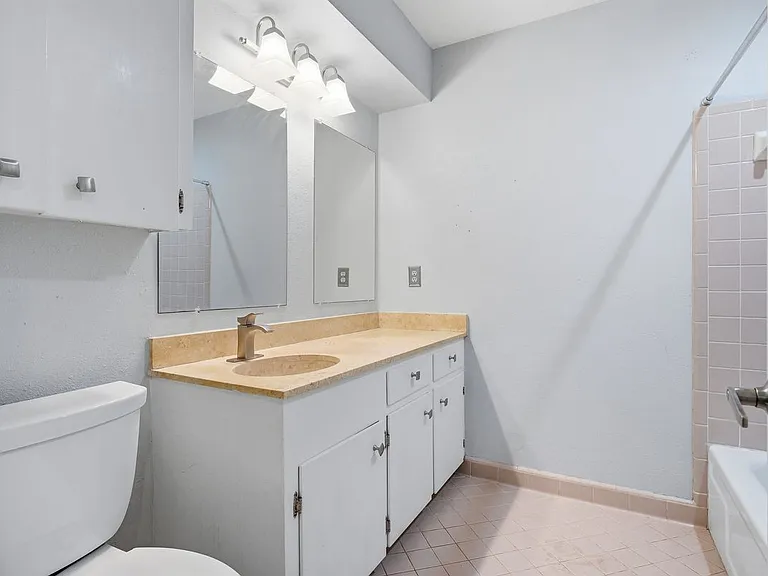 4049 Rooney Dr — Photo 17