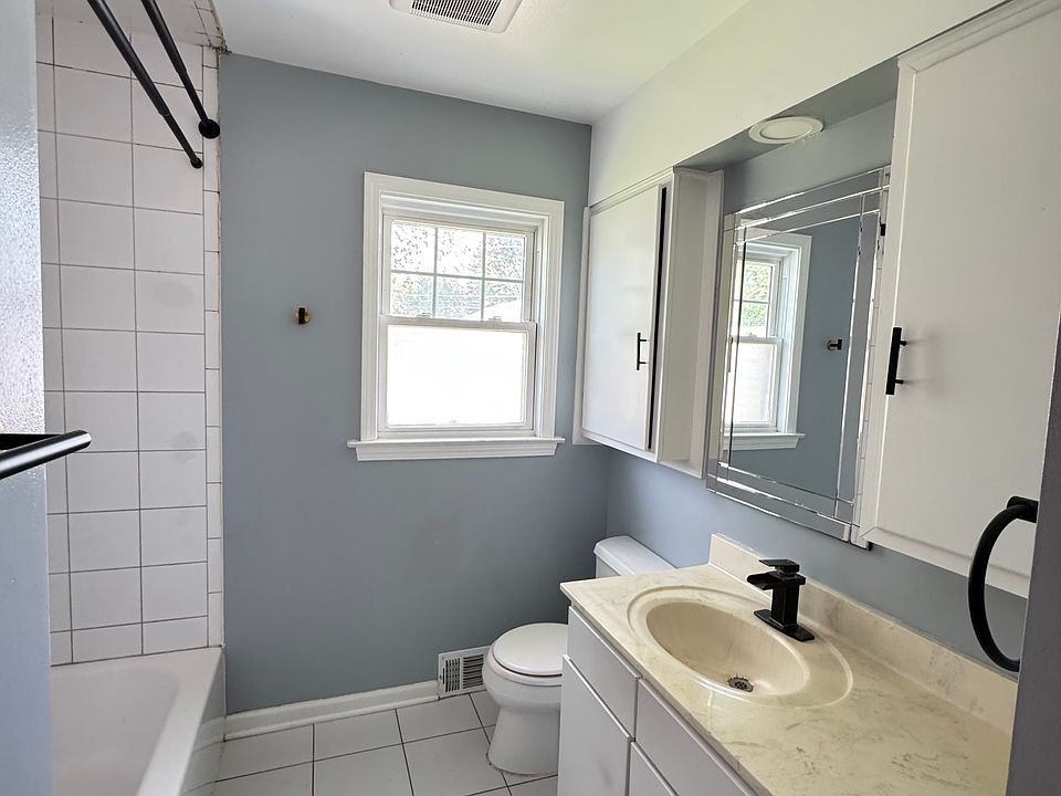 1st image of 517 Westgate Dr