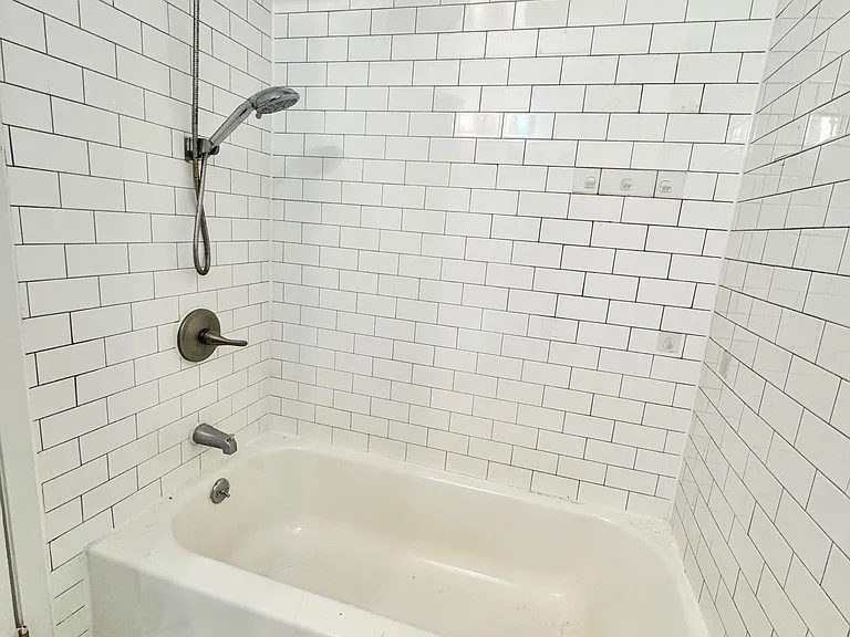 41 Brooklyn Ave — Photo 4