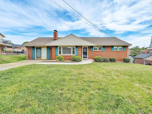 135 Center St, Rocky Mount, VA 24151