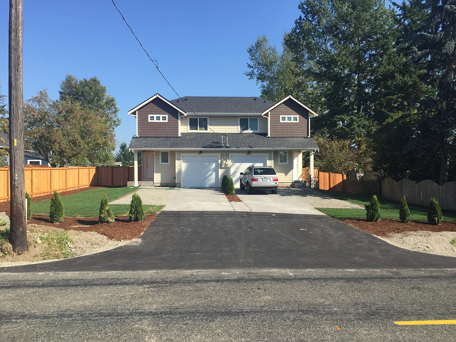 3 bed, 2.5 bath, 1400 sqft, $2,400 — Photo 1