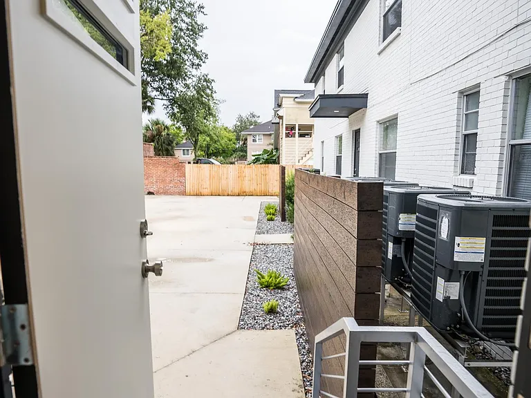 2160 Riverside Ave #2 — Photo 22