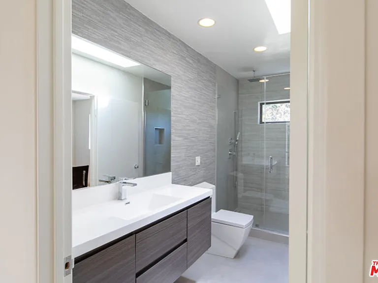 2216 Bancroft Ave — Photo 20