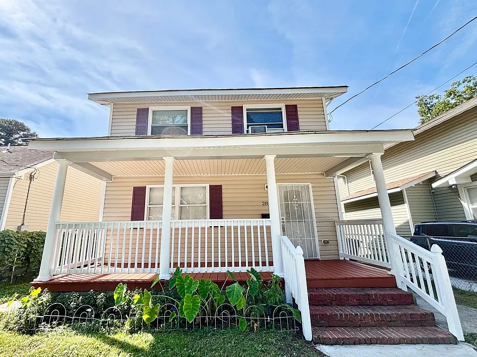 2841 Earlscourt Ave